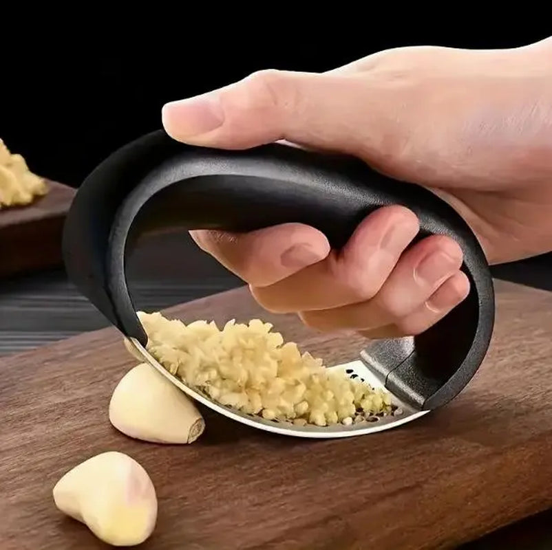 Stainless Steel Garlic Press - Easy-To-Clean and Durable Kitchen Gadget for Chopping and Crushing Garlic, Perfect for Apartments and Dormitories