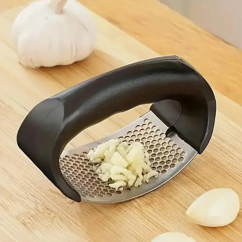 Stainless Steel Garlic Press - Easy-To-Clean and Durable Kitchen Gadget for Chopping and Crushing Garlic, Perfect for Apartments and Dormitories